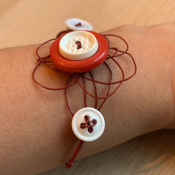 2x18$ โ๏ธ ๐ Creation - Red wire and white buttons Bracelet - Picture 3 of 6